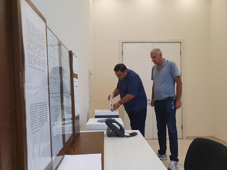 საქართველოს ავტოიმპორტიორთა ასოციაციის წევრებმა მთავრობის ადმინისტრაციაში პრემიერ - მინისტრის სახელზე წერილი შეიტანეს