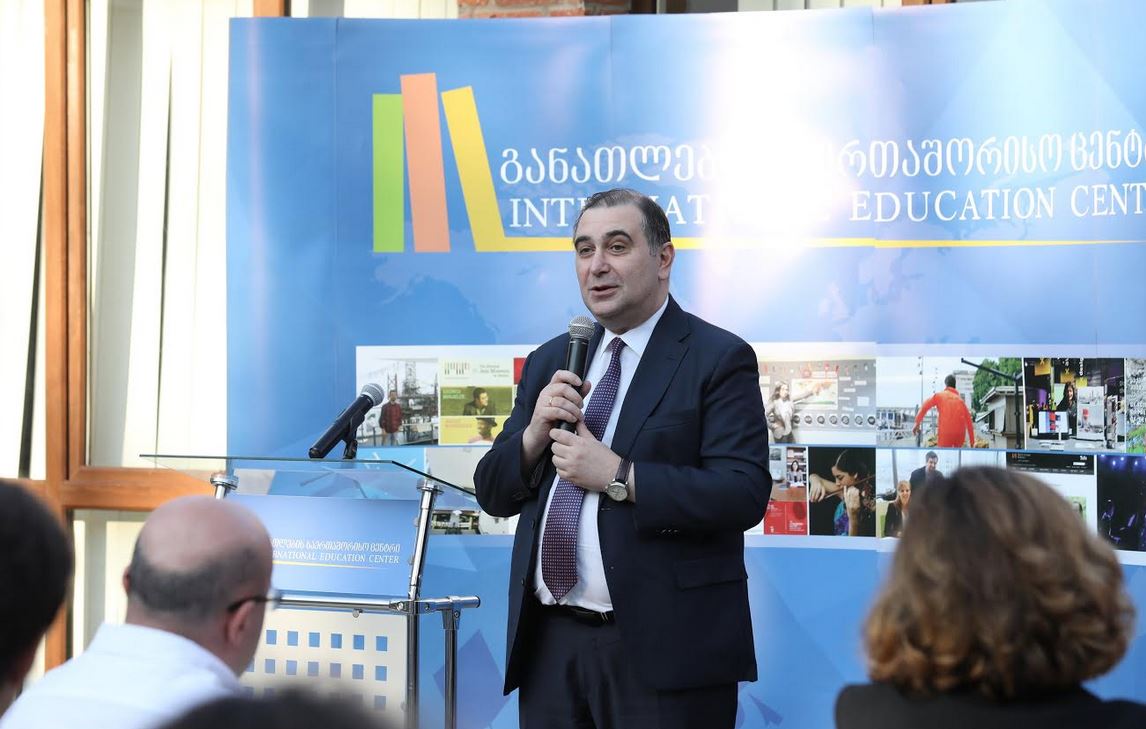 მიხეილ ჩხენკელი - ახალგაზრდებსა და მათ განათლებაზე ზრუნვა ჩვენი გუნდის უმთავრესი პრიორიტეტია, ჭეშმარიტად განათლებულ საზოგადოებას შეუძლია ქვეყნის წინაშე მდგარი პრობლემების გადაწყვეტა
