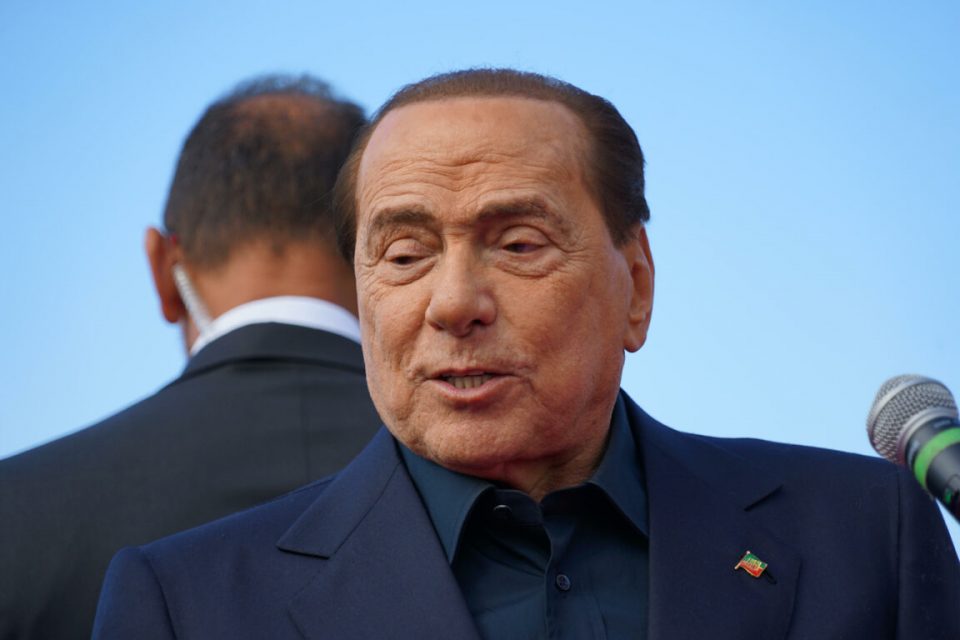 სილვიო ბერლუსკონი კორონავირუსის დიაგნოზით საავადმყოფოში გადაიყვანეს