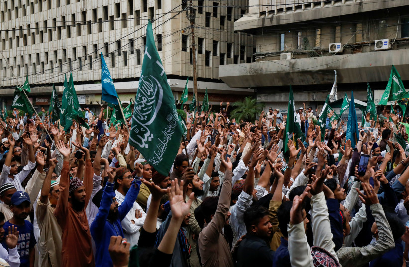 პაკისტანის ქალაქებში „შარლი ებდოს“ წინააღმდეგ საპროტესტო აქციებზე ათობით ათასი ადამიანი გამოვიდა