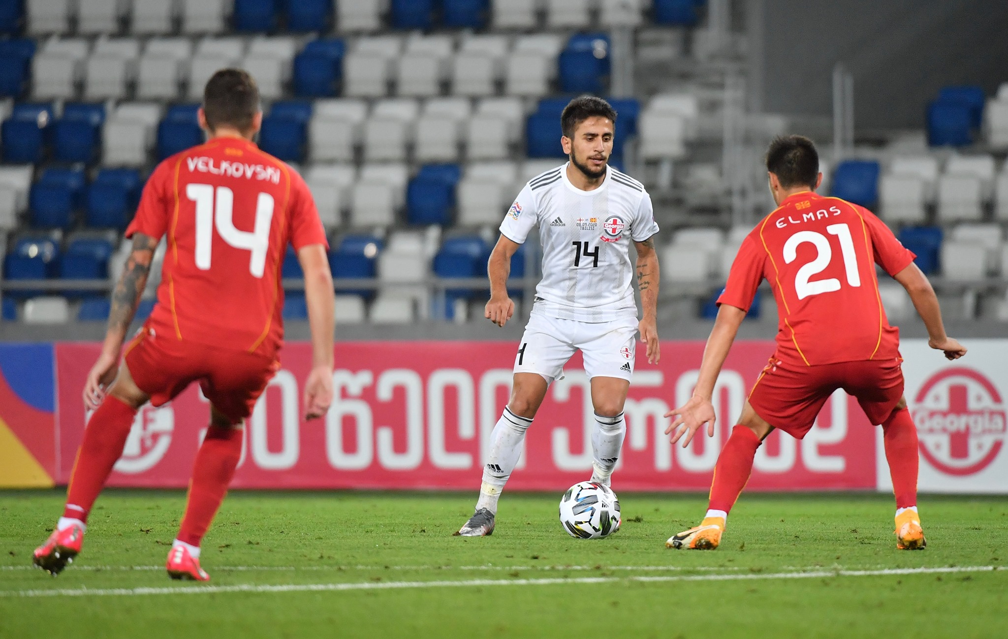 ნაკრების დებიუტანტი შეცდომას განიცდის - მწვრთნელი და ფეხბურთელები მამხნევებდნენ