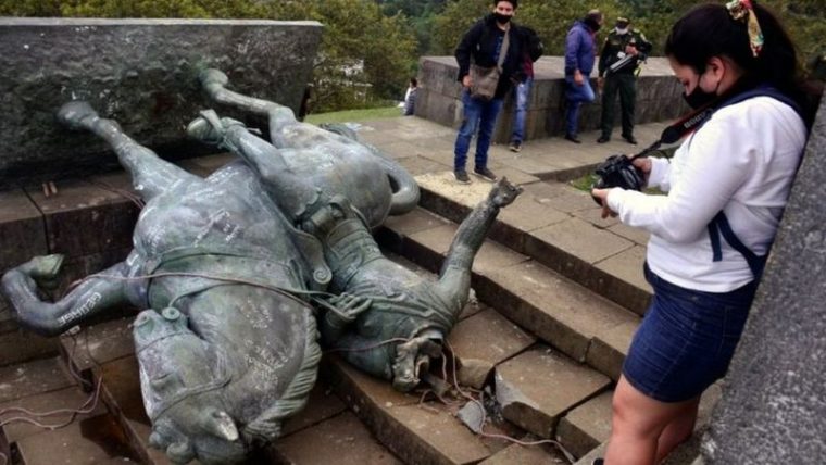 კოლუმბიაში ადგილობრივი მოსახლეობის ნაწილმა ესპანელ კონკისტადორ სებასტიან დე ბელალკასარის ძეგლი დააზიანა