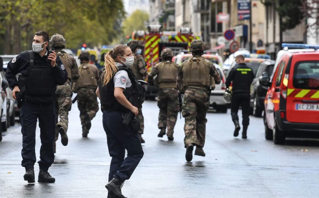 თავდამსხმელი, რომელმაც პარიზში, „შარლი ებდოს“ ძველ ოფისთან ოთხი ადამიანი დანით დაჭრა, პოლიციამ დააკავა