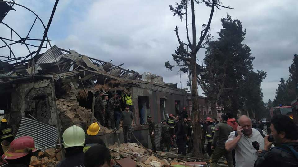 Azərbaycan mediası bombalanmadan sonra Gəncə şəhərində mövcud durumu əks etdirən foto və video materialı yayır