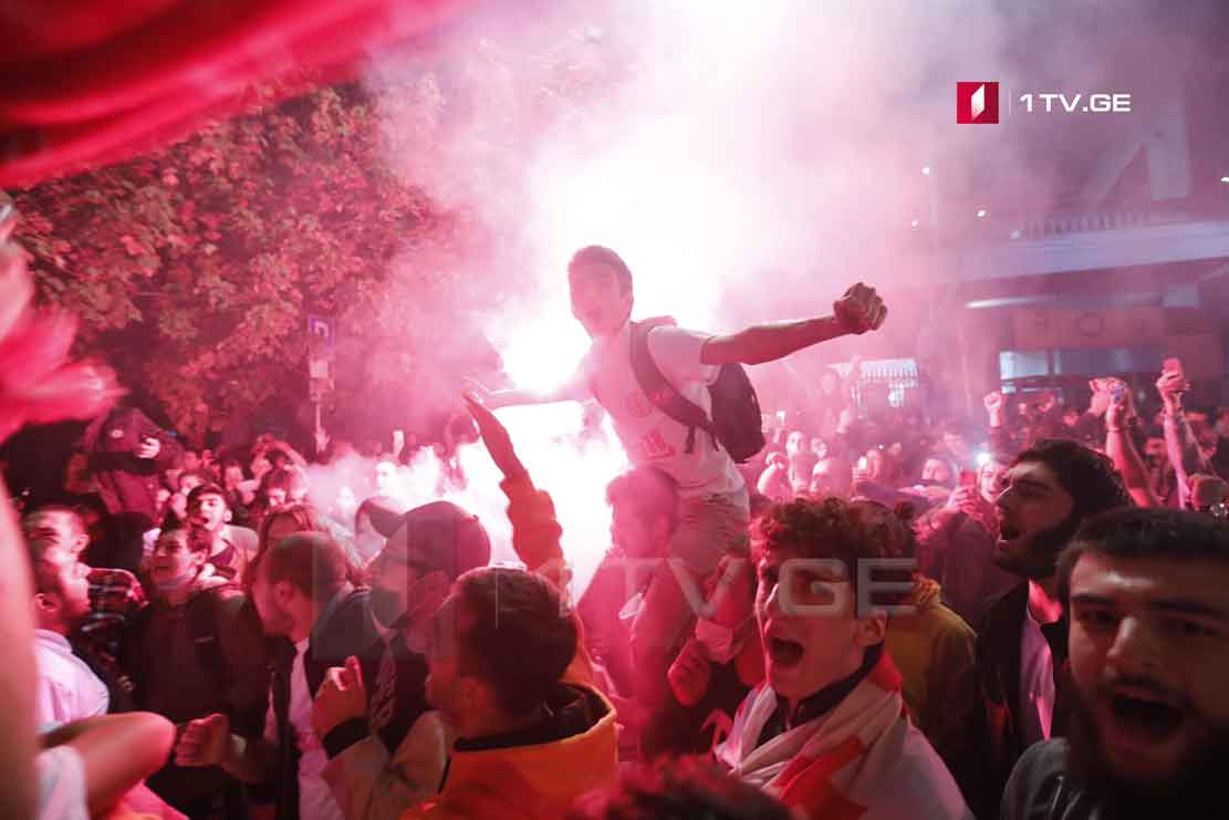 ქართველი ქომაგების ზეიმი ისტორიული მატჩის შემდეგ (ფოტო/ვიდეო)