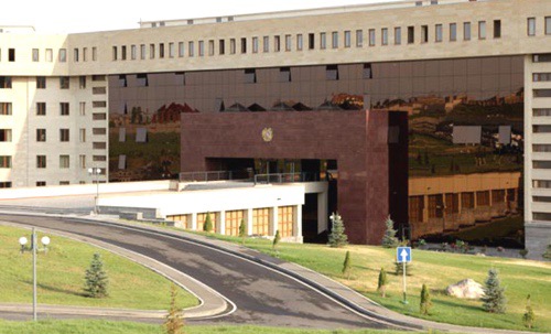 Ermənistan Müdafiə Nazirliyi atəşkəs razılaşmasının pozulmasında Azərbaycanı günahlandırır