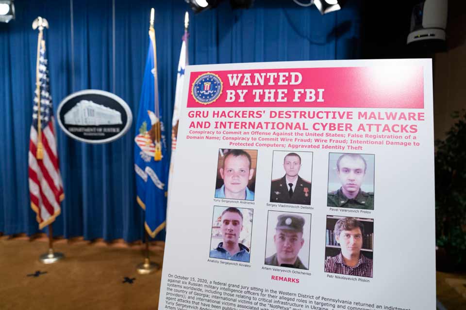 Департамент юстиции США предъявил обвинения шести агентам российской разведки за кибератаки в Грузии и шести других странах