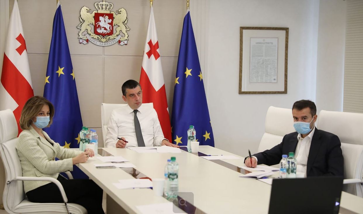გიორგი გახარიამ აჭარაში არსებული ეპიდვითარება, მათ შორის რეგიონის კლინიკებში საწოლფონდის საკითხი ადგილობრივ შტაბთან განიხილა