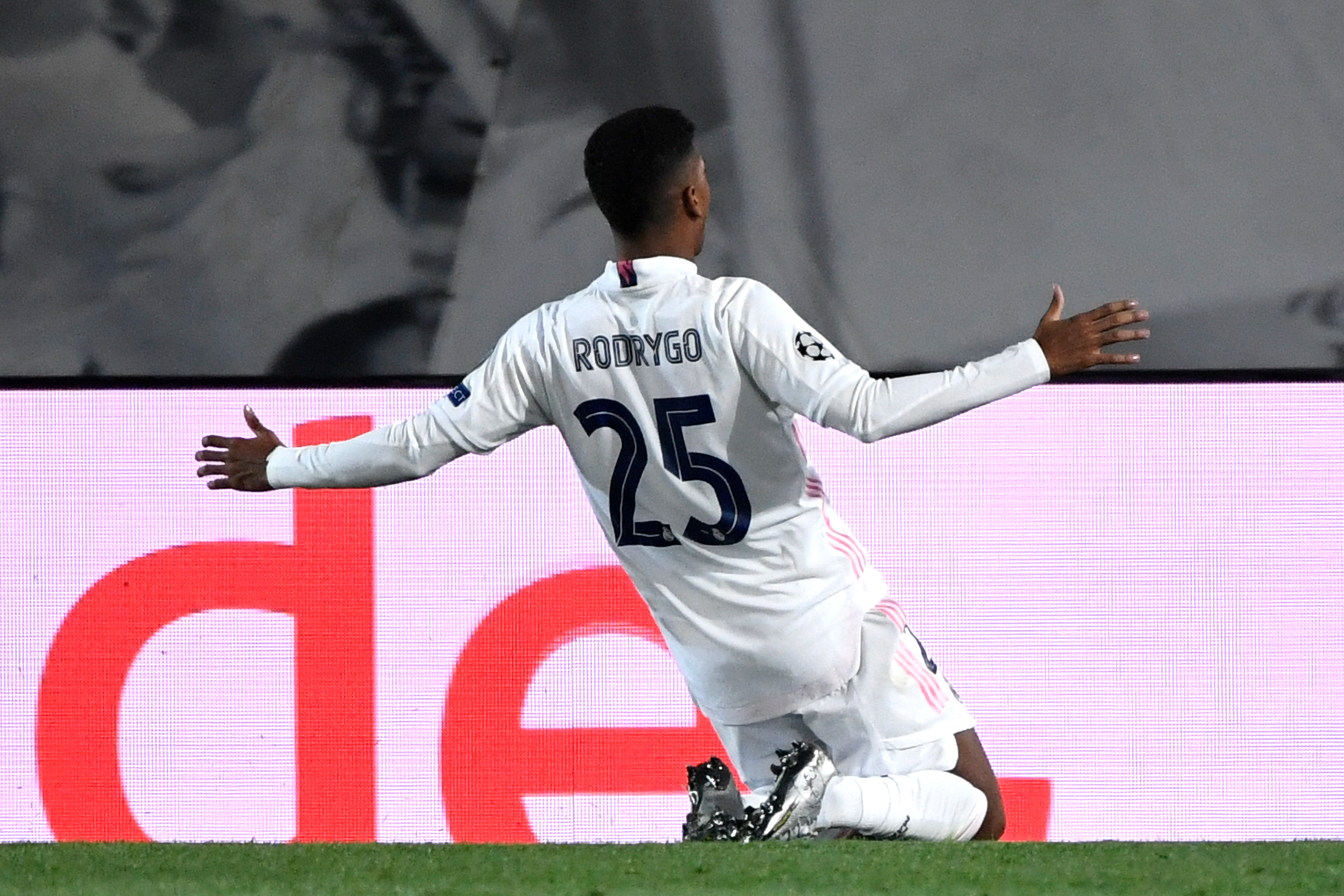 ჩემპიონთა ლიგის III ტური - B ჯგუფის ფაქტები და სტატისტიკა