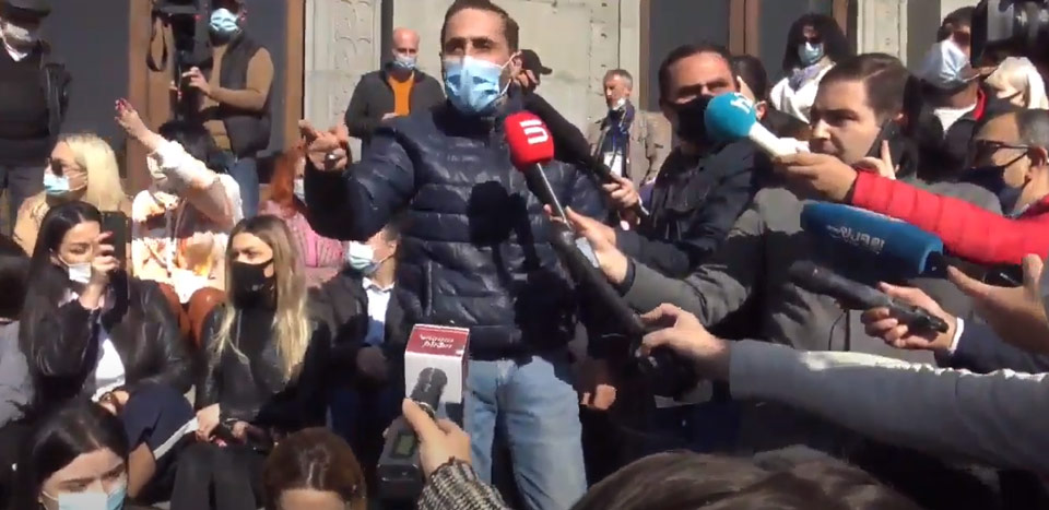 სომხეთის ოპოზიციამ „ეროვნული გადარჩენის კომიტეტის“ შექმნის შესახებ განაცხადა და ნიკოლ ფაშინიანის გადადგომა მოითხოვა