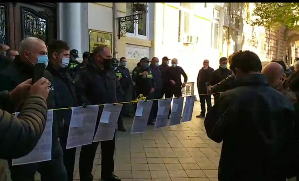 აჭარის მთავრობის შენობასთან აქციაზე ხმაური და დაპირისპირება იყო