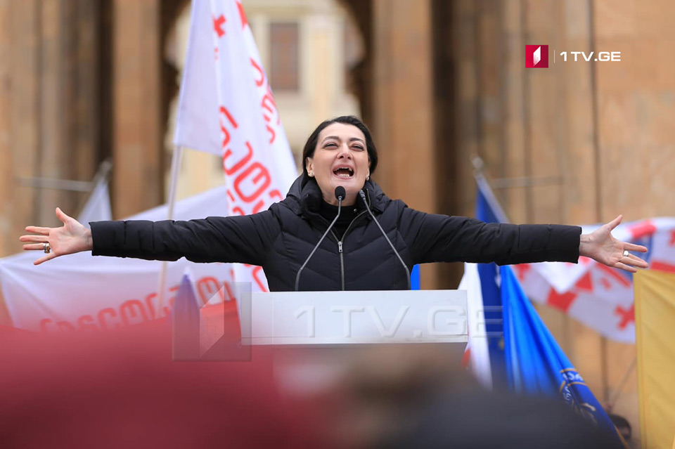 თაკო ჩარკვიანი - მინდა, ხელები გავშალო, თქვენ გენაცვალეთ, მიყვარხართ [ვიდეო]