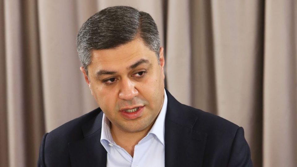 სომხეთში ოპოზიციონერი არტურ ვანეციანი ნიკოლ ფაშინიანის მკვლელობის მომზადების ბრალდებით დააკავეს