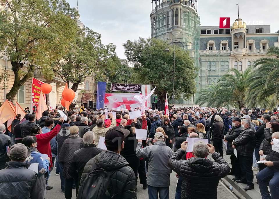 ბათუმში ოპოზიციის წარმომადგენლების საპროტესტო აქცია მიმდინარეობს