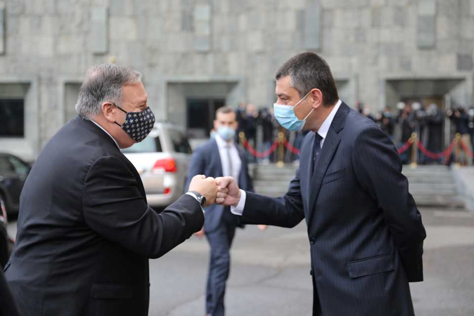 მაიკ პომპეო გიორგი გახარიასა და დავით ზალკალიანს ხვდება