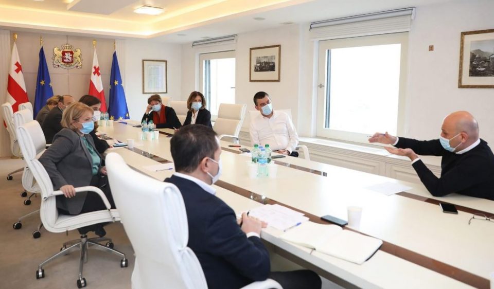 ბიზნესის მხარდასაჭერ დამატებით ღონისძიებებზე პრემიერ-მინისტრმა ეკონომიკურ გუნდთან სამუშაო შეხვედრა გამართა