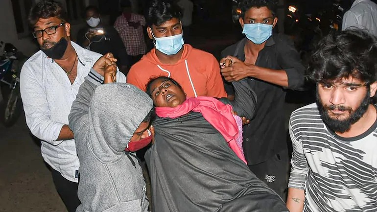 ადგილობრივი მედიის ინფორმაციით, ინდოეთში დაუდგენელ დაავადებას ერთი ადამიანი ემსხვერპლა, 300-ზე მეტი კი ჰოსპიტალიზებულია