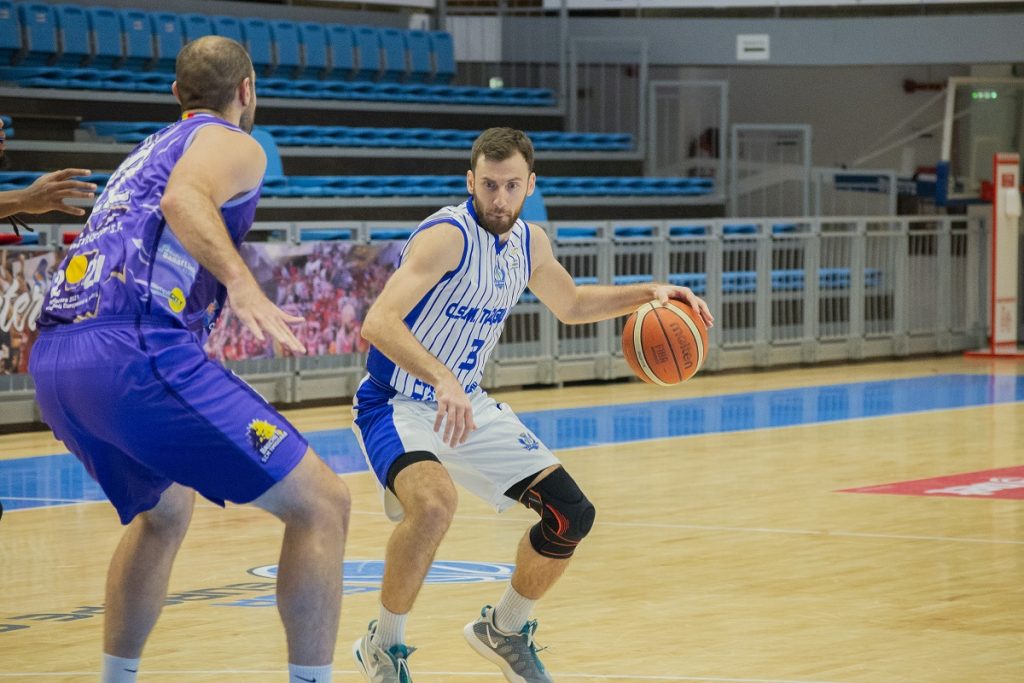 რეზო როგავას გადამწყვეტი სამქულიანი ბოლო წუთზე - „ტარგუ ჟიუმ“ „ნეპტუნს“ სძლია (ვიდეო)
