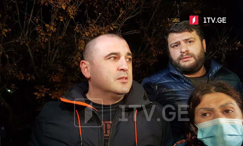 მერიასთან აქციის მონაწილეები ლევან ხაბეიშვილს დაუპირისპირდნენ [ვიდეო]