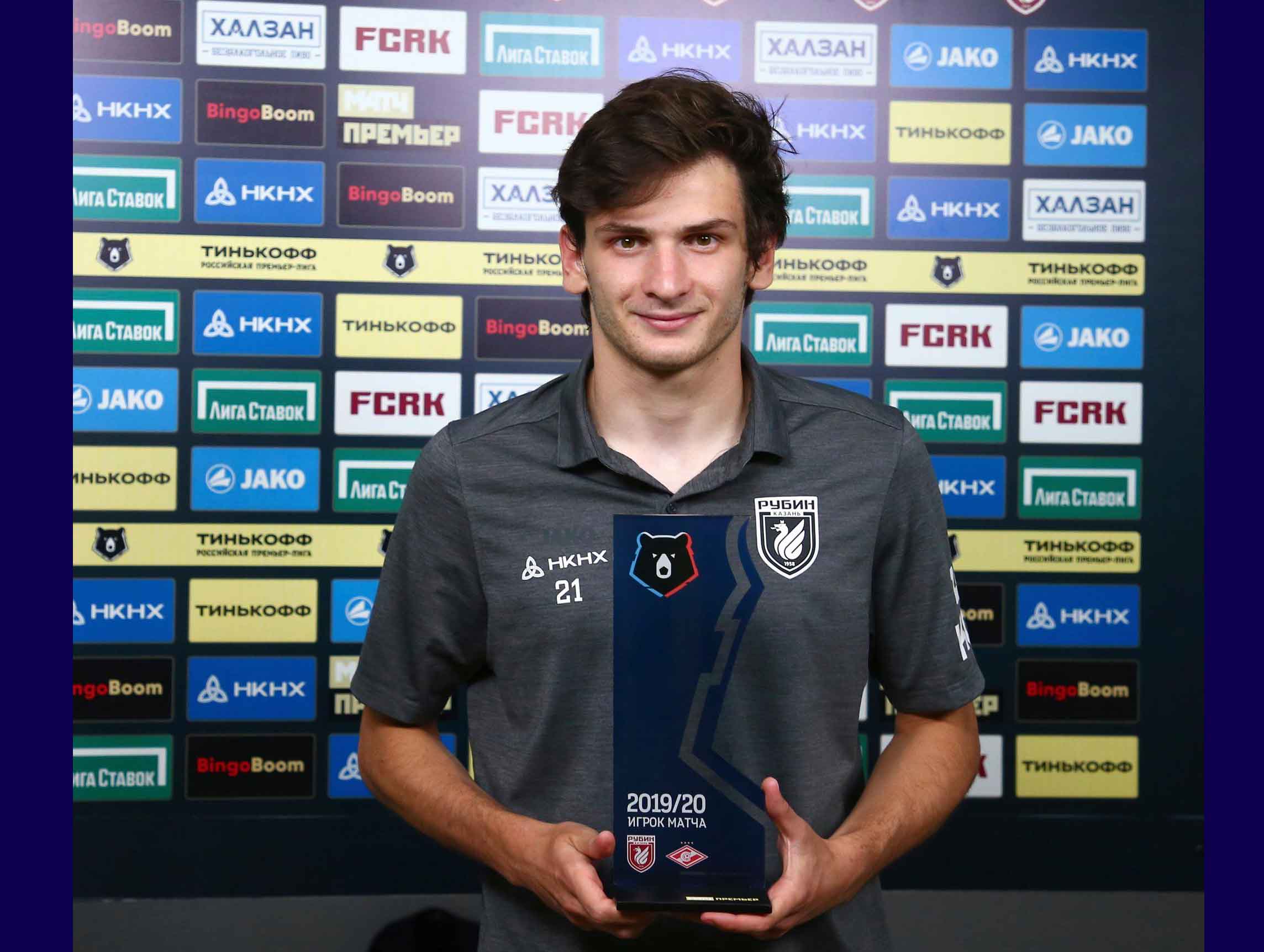 ცნობილია, კვარაცხელია საუკეთესოებში რომელმა მწვრთნელებმა და მენეჯერებმა დაასახელეს