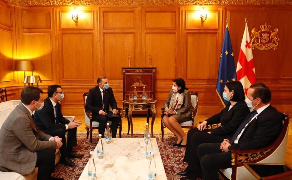 აჭარის მთავრობის თავმჯდომარის კანდიდატურის შესარჩევად პრეზიდენტთან საკონსულტაციო შეხვედრა გაიმართა