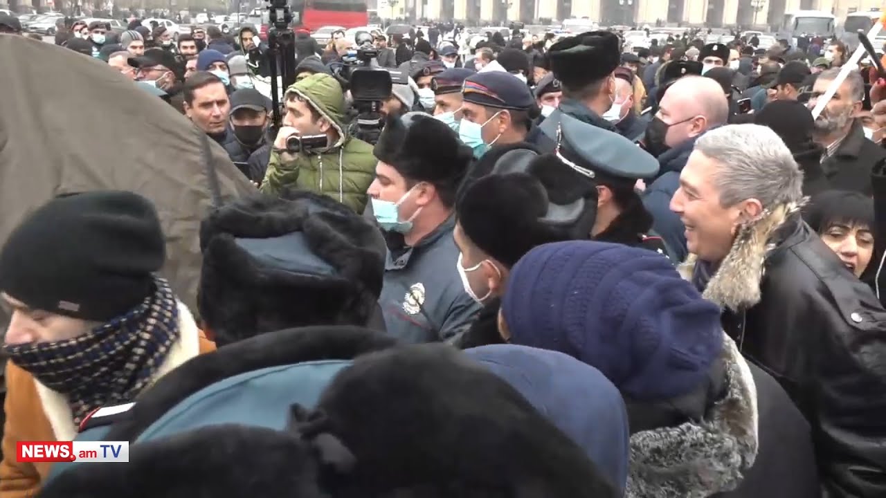 ნიკოლ ფაშინიანის გადადგომის მოთხოვნით შეკრებილ დემონსტრანტთა ნაწილმა ერევანში, რესპუბლიკის მოედანზე კარვები გაშალა