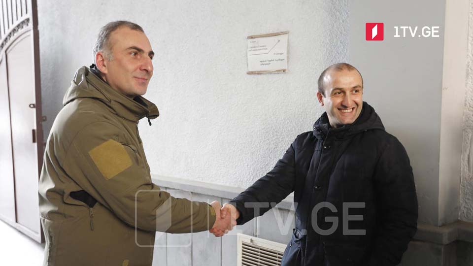 კონსულტაციები ოპოზიციურ პარტიებს შორის 