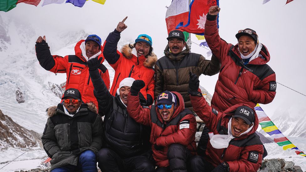 ნეპალელმა ალპინისტების ჯგუფმა მსოფლიოს რიგით მეორე უმაღლესი მწვერვალი ზამთარში პირველად დალაშქრა
