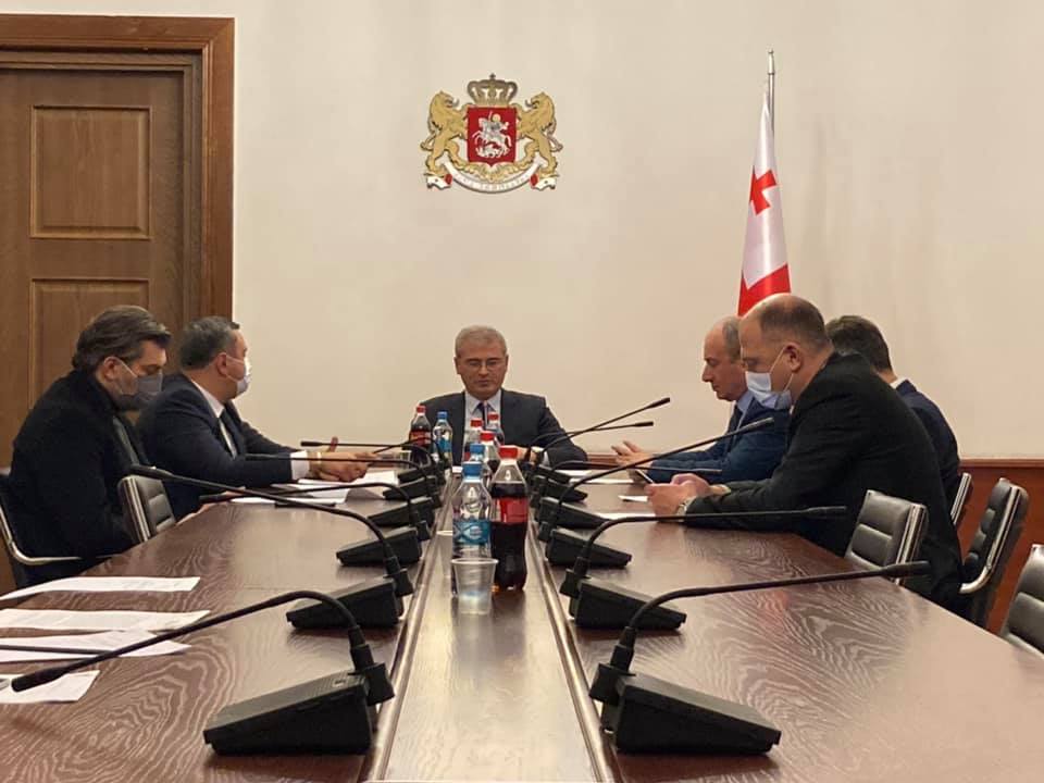 Апроцедуратә зҵаарақәа рзы апарламенттә комитет алахәылацәа  Шалва Наҭелашвилии Леван Хабеишвилии рдепутаттә ҧхықәрақәа раанкылара иақәшаҳаҭхеит