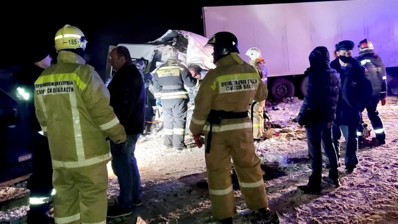 რუსეთში სამგზავრო მიკროავტობუსის და სატვირთო მანქანის შეჯახების შედეგად 12 ადამიანი დაიღუპა
