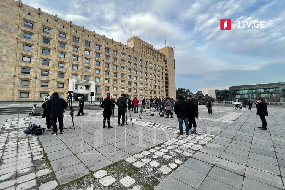 კორონავირუსის გამო დაწესებული შეზღუდვების მოხსნის მოთხოვნით, მთავრობის ადმინისტრაციასთან სამოქალაქო მოძრაობა „მწვანეების“ აქცია გაიმართა