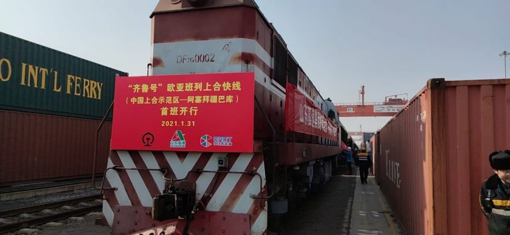 ჩინეთის ქალაქ ცინდაოდან აზერბაიჯანში პირველი საკონტეინერო მატარებელი გაემგზავრა, რომლის ტვირთის ნაწილი თბილისში ჩამოვა