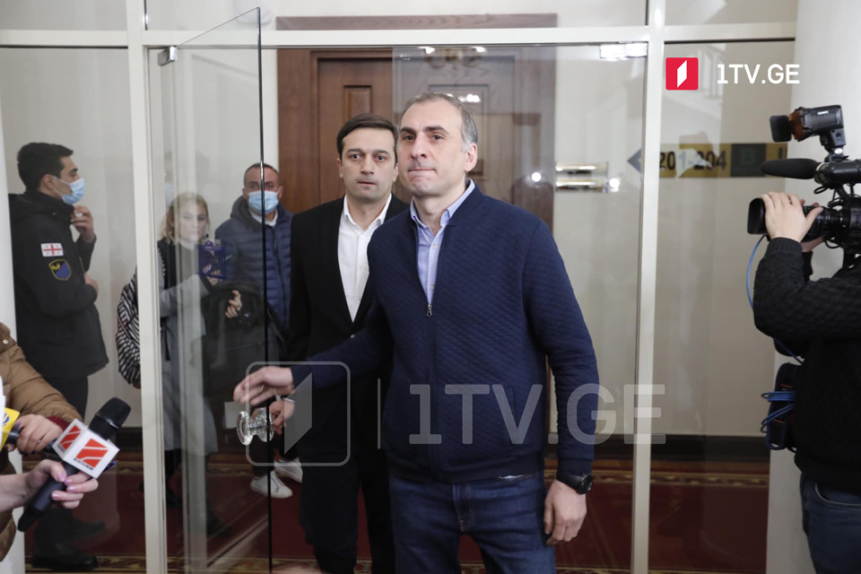 «Մոքալաքեեբի» կուսակցության մամուլի ծառայության տեղեկությամբ, Ալեկո Էլիսաշվիլին և Լևան Իոսելիանին խորհրդարանական գործունեությանը կընդգրկվեն վաղվանից