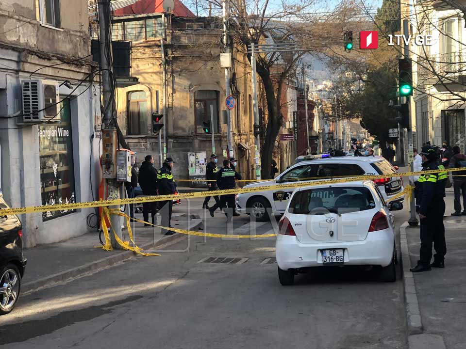 თბილისში, ჩიტაიას ქუჩაზე შეიარაღებულმა პირებმა სუპერმარკეტის დაყაჩაღება სცადეს