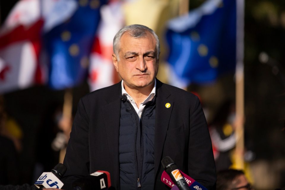 მამუკა ხაზარაძე - ვფიქრობ, სახელმწიფო ვაქცინაციის პარალელურად, ნებადართული უნდა იყოს ვაქცინის კომერციულად შემოტანა
