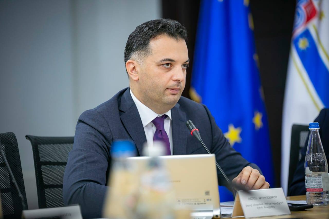 ილია ელოშვილი - კონსტიტუციის ქუჩაზე არსებული შენობის პრივატიზაცია „ცენტრ პოინტის“ დაზარალებულთა დახმარების მიზნით მოხდა