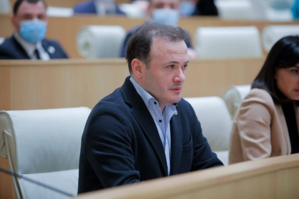 ირაკლი ზარქუა - ვლადიმერ ზელენსკის მივმართავ, იქნებ, მიხეილ სააკაშვილს ლაგამი ამოსდოს, რადგან უფრო არაადეკვატური გახდა