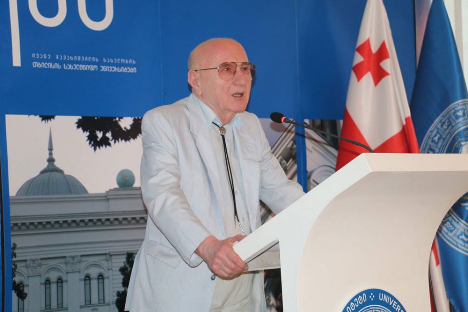 მიხეილ ჩხენკელის ინიციატივით, აკადემიკოს თამაზ გამყრელიძის სახელობის პრემია დაწესდება