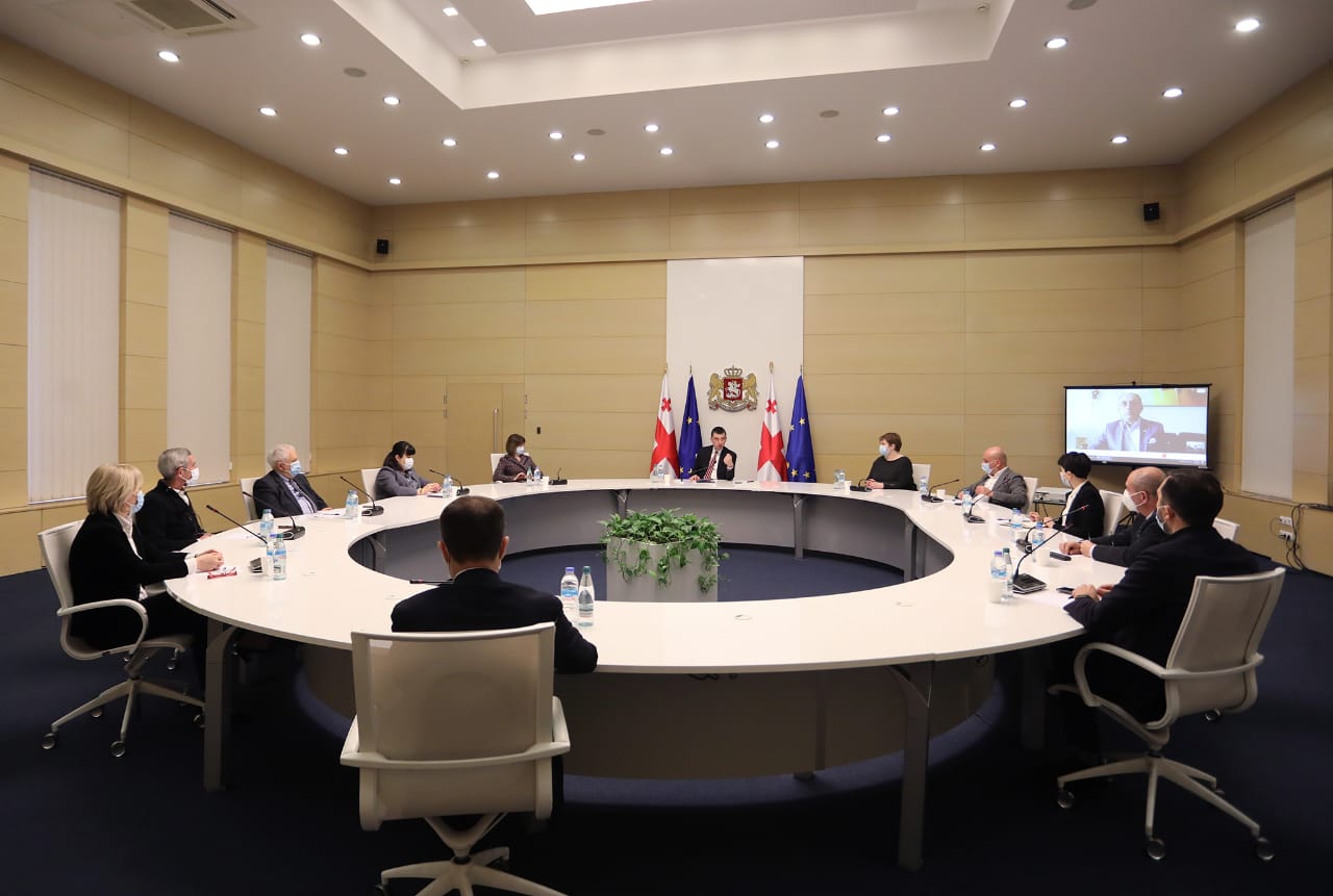 გიორგი გახარიამ ვაქცინაციისთვის მზადება ჯანდაცვის სფეროს ექსპერტებთან განიხილა