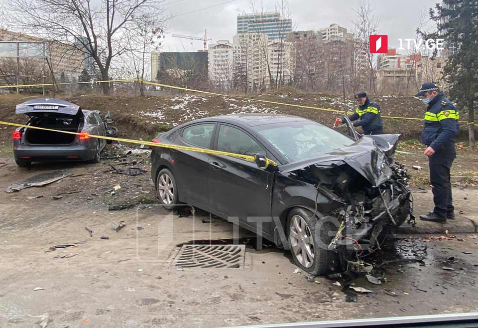 თბილისში, მტკვრის მარჯვენა სანაპიროზე ავტოსაგზაო შემთხვევა მოხდა