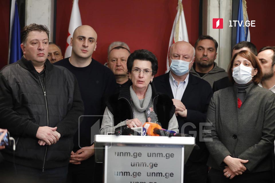 ოპოზიციის წარმომადგენლებმა ლიეტუვის სეიმის საგარეო საკითხთა კომიტეტის თავმჯდომარეს, ჟიგიმანტას პავილიონისს მადლობა გადაუხადეს