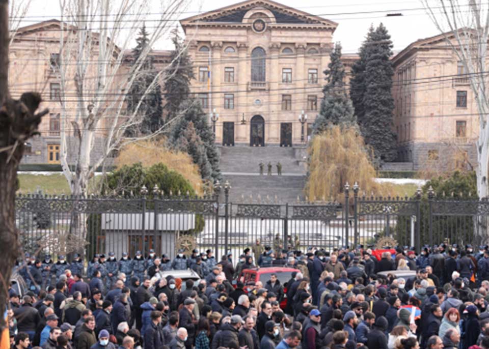 სომხეთში ნიკოლ ფაშინიანის გადადგომის მოთხოვნით საპროტესტო აქცია მიმდინარეობს