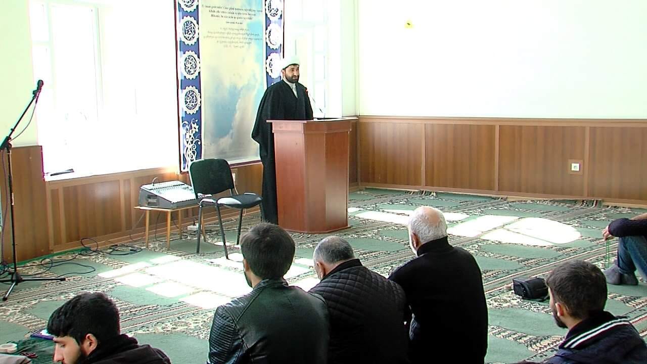 თბილისში, ეჰლი-ბეიტის მეჩეთში აზერბაიჯანულმა თემმა 1992 წლის 26 თებერვალს გარდაცვლილთა ხსოვნის დღე აღნიშნა