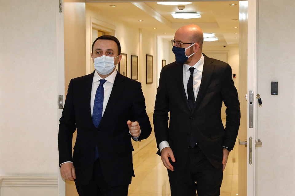 ევროპული საბჭოს პრეზიდენტი შარლ მიშელი ირაკლი ღარიბაშვილს ხვდება