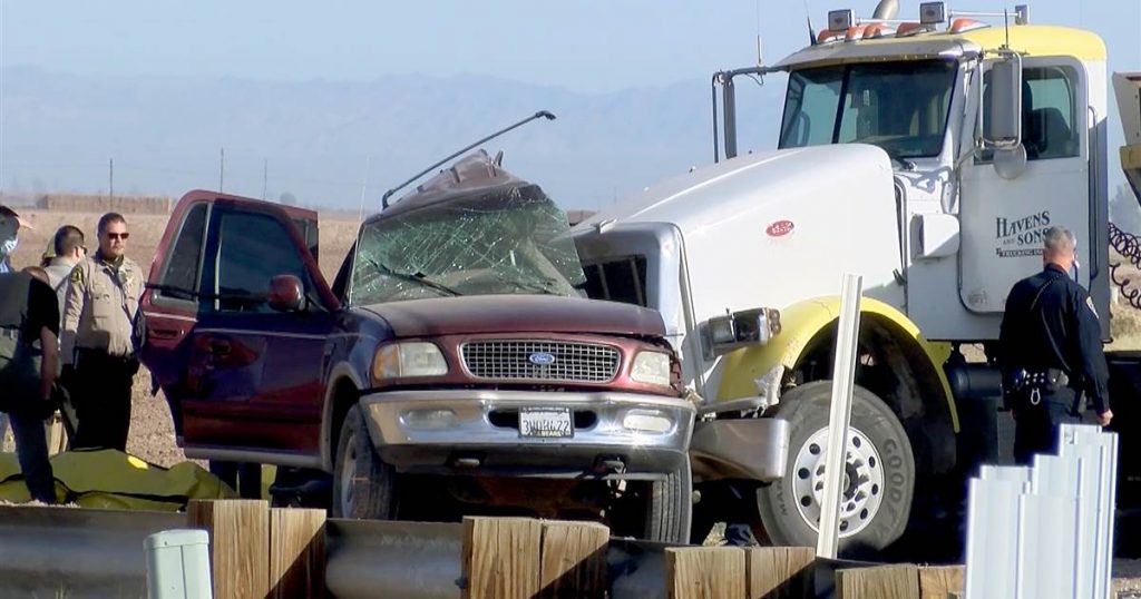 კალიფორნიაში ავტოსაგზაო შემთხვევის შედეგად 15 ადამიანი დაიღუპა