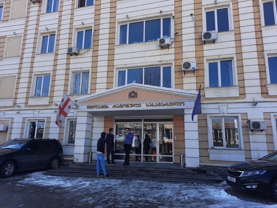 Телавский районный суд избрал предварительное заключение задержанному за убийство матери, отца и бабушки