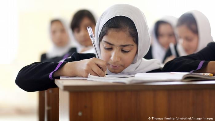 ავღანეთის მთავრობამ 12 წელზე უფროსი ასაკის მოსწავლე გოგონებს საზოგადოებრივ ღონისძიებებზე სიმღერა აუკრძალა