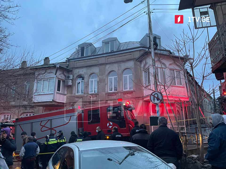 თბილისში, ბესიკის ქუჩაზე სახანძრო ჯგუფები ცეცხლის ლოკალიზებას ცდილობენ [ფოტო/ვიდეო]