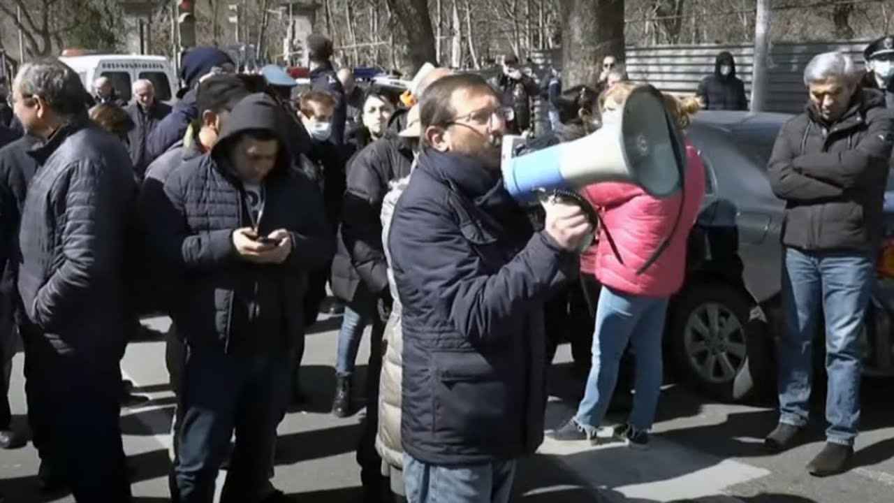ერევანში, სომხეთის პრეზიდენტის რეზიდენციასთან დემონსტრანტებსა და პოლიციას შორის დაპირისპირება მოხდა