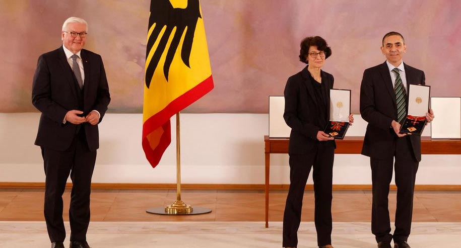 გერმანიის პრეზიდენტმა „ბიონტექის“ მეცნიერები ვაქცინის შექმნისთვის დააჯილდოვა